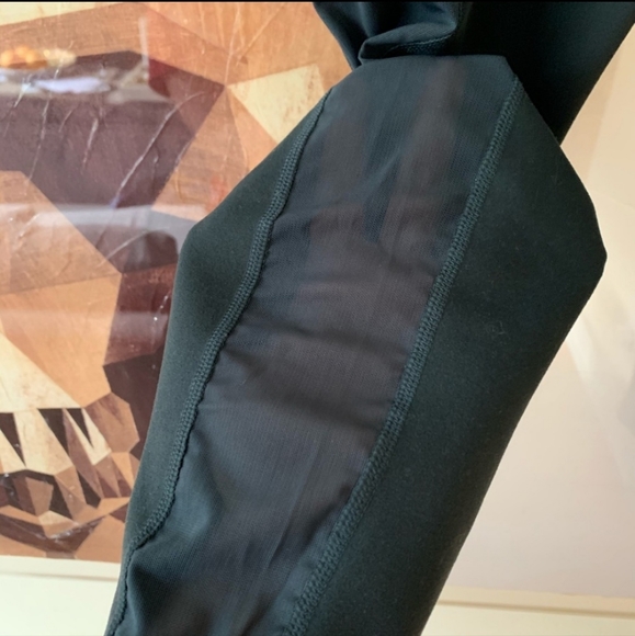 Fabletics Mila High-Waisted Pocket Capri Leggings - Picture 6 of 9